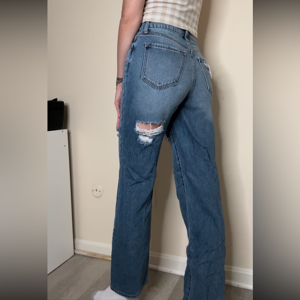 High waisted ripped jeans